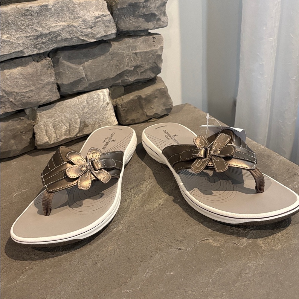 Clarks Cloudsteppers Cushion soft,shock absorbing,lightweight,grippy sandals - Picture 5 of 10